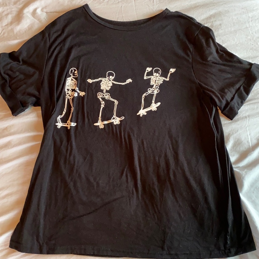 Black skeleton Tee